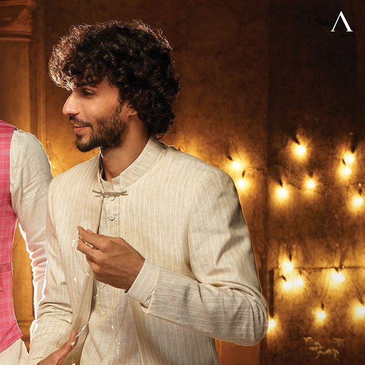 Diwali marks the ensemble of hope and harmony. It’s the auspiciousness that drives out your warm shades for your loved ones. So, reveal your tender colours, adorn your home with Diyas and Lights and let yourself soak into the festive zeal.
.
.
.
#menstrend #flatlayoftheday #menswearclothing #guystyle #gentlemenfashion #premiumclothing #mensclothes #everydaymadewell #smartcasual #smartcasual #fashioninstagram #dressforsuccess #itsaboutdetail #whowhatwearing #bespoketailoring #readytowear #madeinarvind #thearvindstore #classicmenswear #mensfashion #malestyle #authentic #arvind #menswear #linen #bandhgala