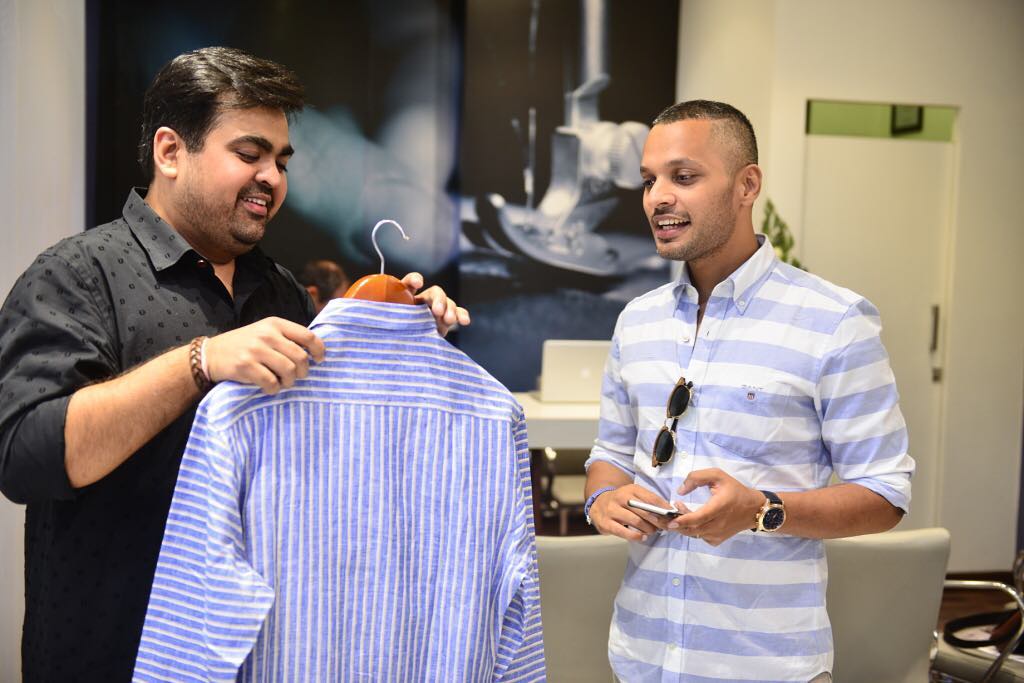 #kunalaniltanna explaining the finer points of one of his creations to @urbaneyebyrg #UnlimitTheLimited #menswear #mensfashion #indianbloggers #fashionblogger #fashiongram #exclusivecollection