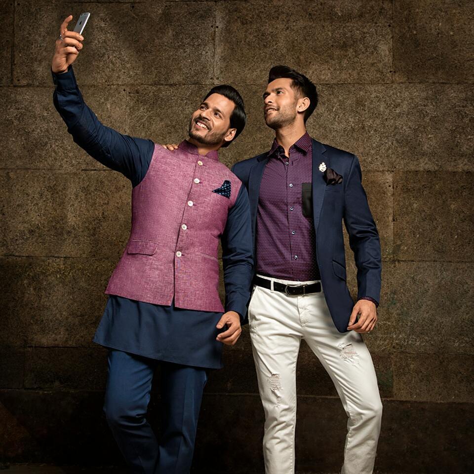 Going out for an entertaining evening with your colleague? We have got you covered. 
Don yourself in The Arvind Store apparels.

#TheArivndStore #StayTrueStayNew #FashionForMen #MenInStyle #HappyHours #TimeWithCollegues