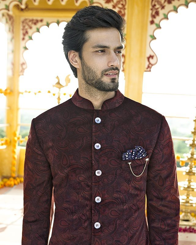 When you are aiming to be the best dressed for #Dhanteras celebrations, this Printed Velvet Bandhgala from our AW’17 collection does the trick. 
Visit the nearest store today - http://bit.ly/2geFHkt

#TheArvindStores #AutumnWinter #AutumnWinter2017 #AW2017 #Fashion #FashionForMen #Style #StyeStatement #Traditional #Indian