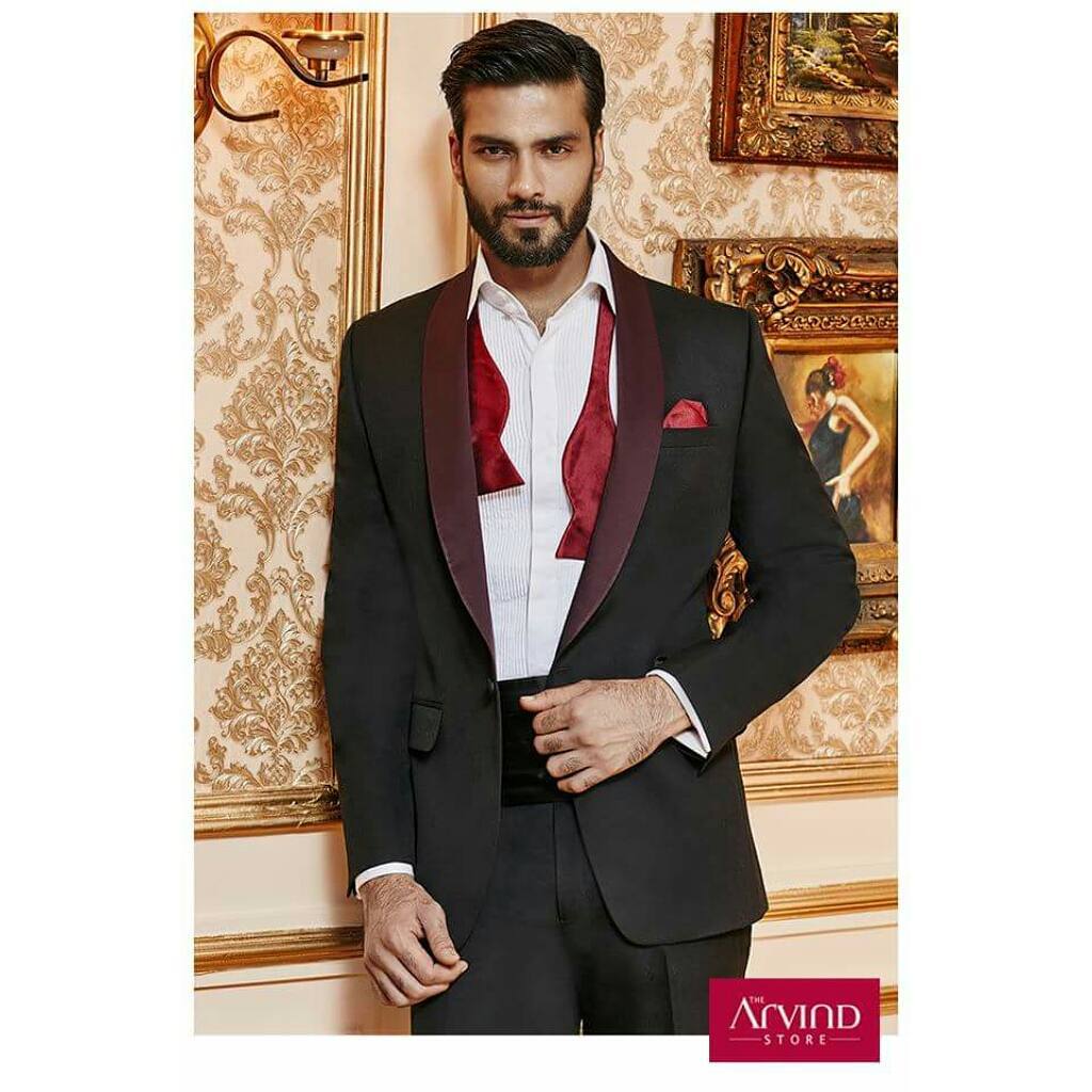 This wedding season, add a stylish edge to your wardrobe and make it a memorable one with our Handcrafted Ceremonial Collection. Book an appointment today – Link in Bio 
#celebrationwear #weddingwear #suits #royal #weddingsuits #bestdressed #menswear #handcrafted #groomsuit #designersuits #exclusive