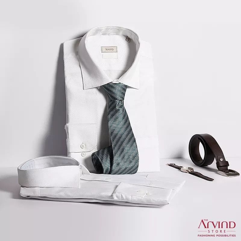 Button up, tuck in and get ready for office with our insanely comfortable #ReadyToWear formal collection. 
Visit the nearest Arvind store to get your pick: link in bio