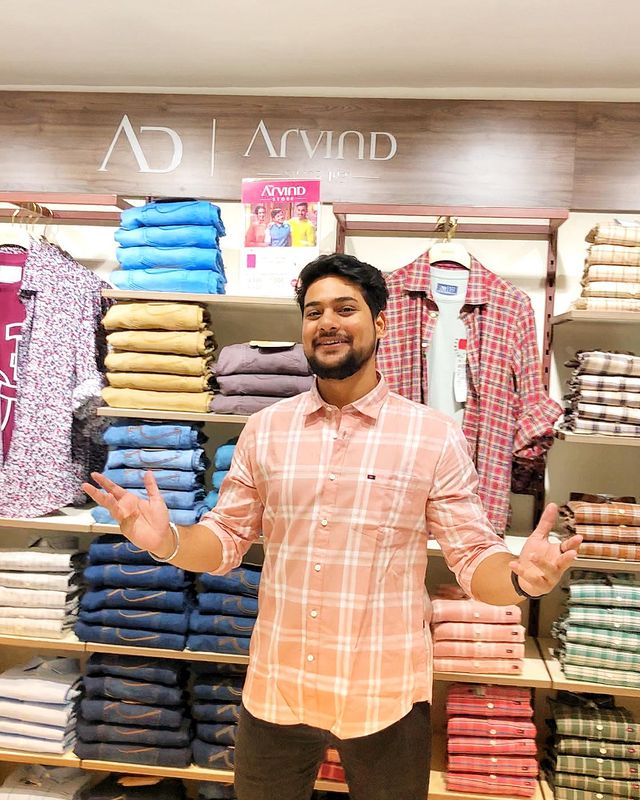 Recently visited @arvindmenswearofficial's first ever store in Lucknow.
From formal wear to casual, their collection caters to every man's style. Make sure to check out their store today.

#TheArvindStoreinLucknow #GetstyledwithArvind #ArvindMensWear #ad