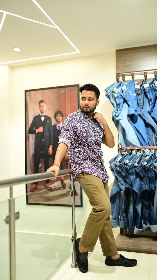 Recently visited @arvindmenswearofficial's first ever store
in Lucknow.
From formal wear to casual, their collection caters to every man's
fashion style. Make sure to check out their store today.
#TheArvindStoreinLucknow
#GetstyledwithArvind #ArvindMensWear #ad
